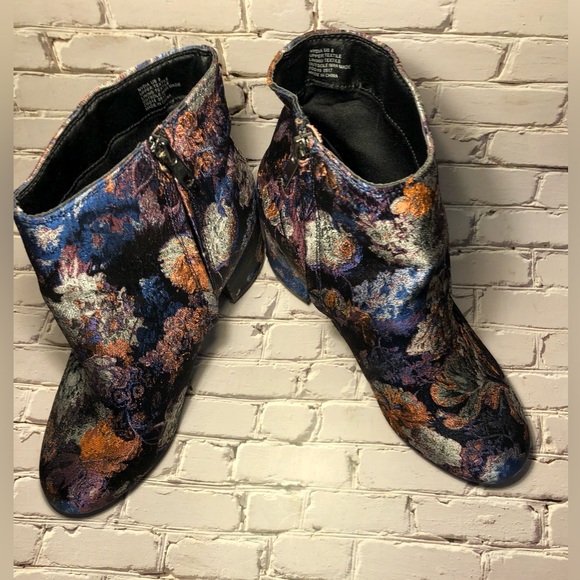 Shiny Floral Brocade Booties - Picture 5 of 6